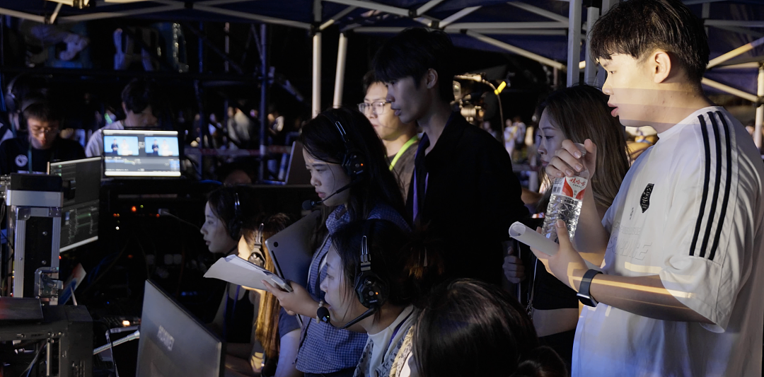 边界外的人:裸辞、扮反派、创造乌托邦(组图) - 20