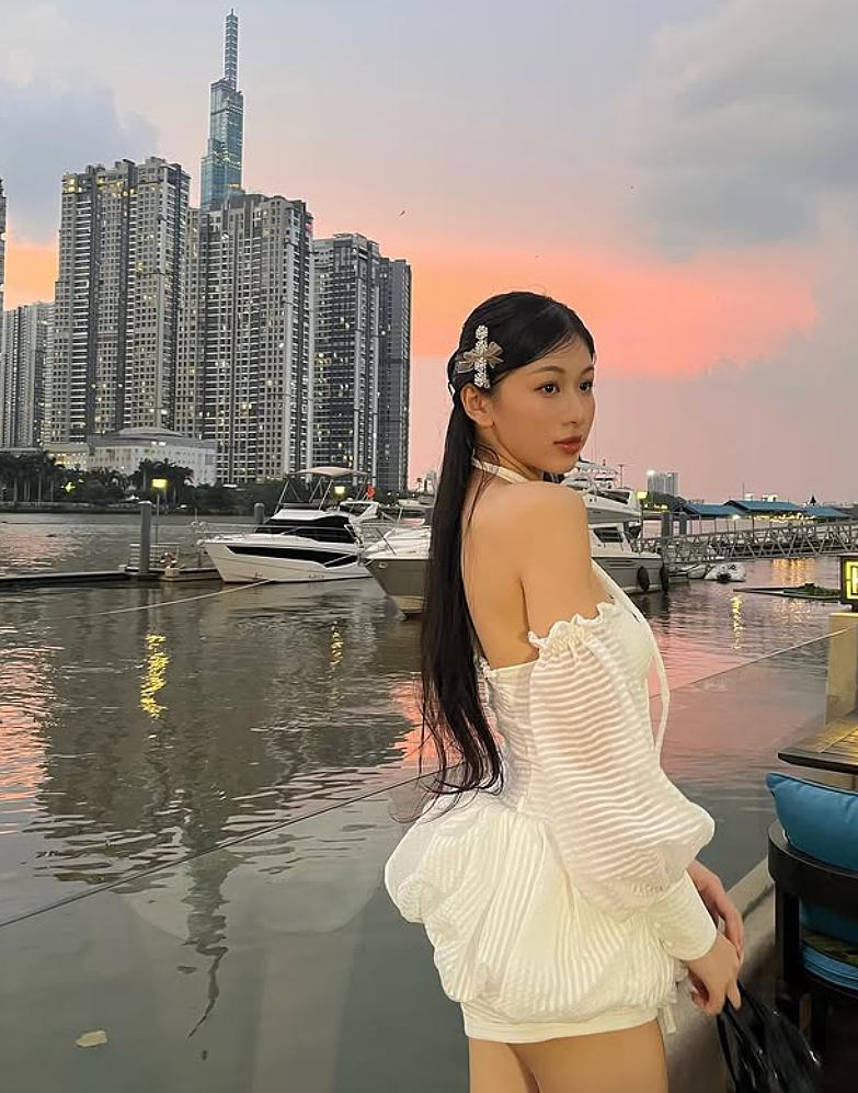 【美女】越南穿搭博主!皮肤犹如水蜜桃!原来真有又瘦又有肉的存在(组图) - 15