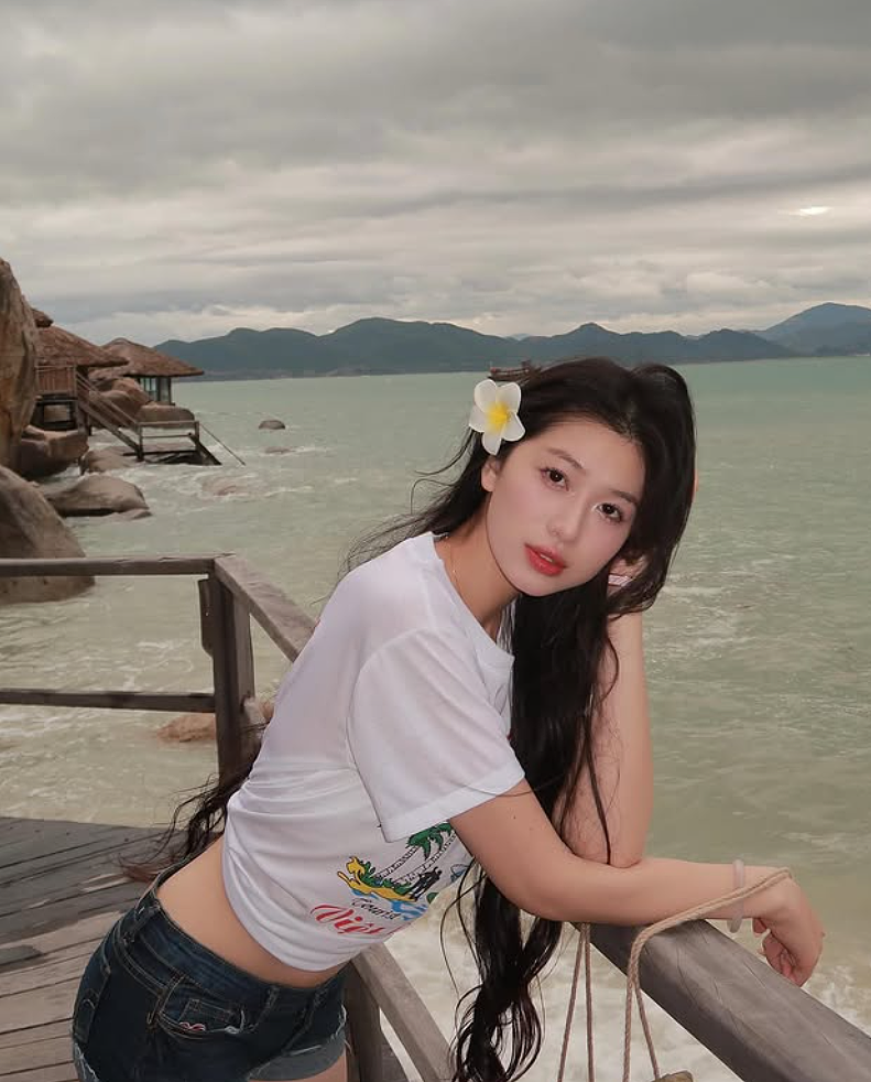 【美女】越南穿搭博主!皮肤犹如水蜜桃!原来真有又瘦又有肉的存在(组图) - 10