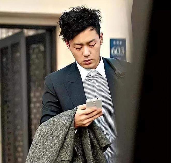 从韩娱女神到“双面人”:全智贤的大女主人设,本就摇摇欲坠?(组图) - 32
