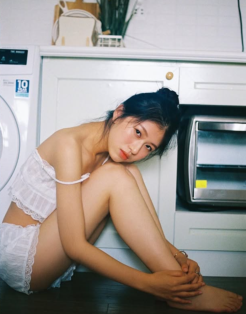 【美女】越南穿搭博主!皮肤犹如水蜜桃!原来真有又瘦又有肉的存在(组图) - 20