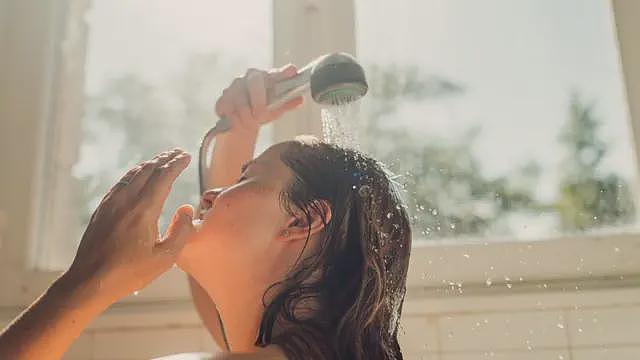 早上或是晚上,何时才是洗澡的好时机?(组图) - 1