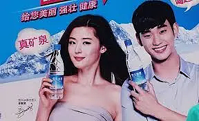 全智贤新剧把大连拍成贫民窟,疑夹带太多私货惹怒观众!多个品牌紧急撤掉她代言物料,价值数亿…(组图) - 9
