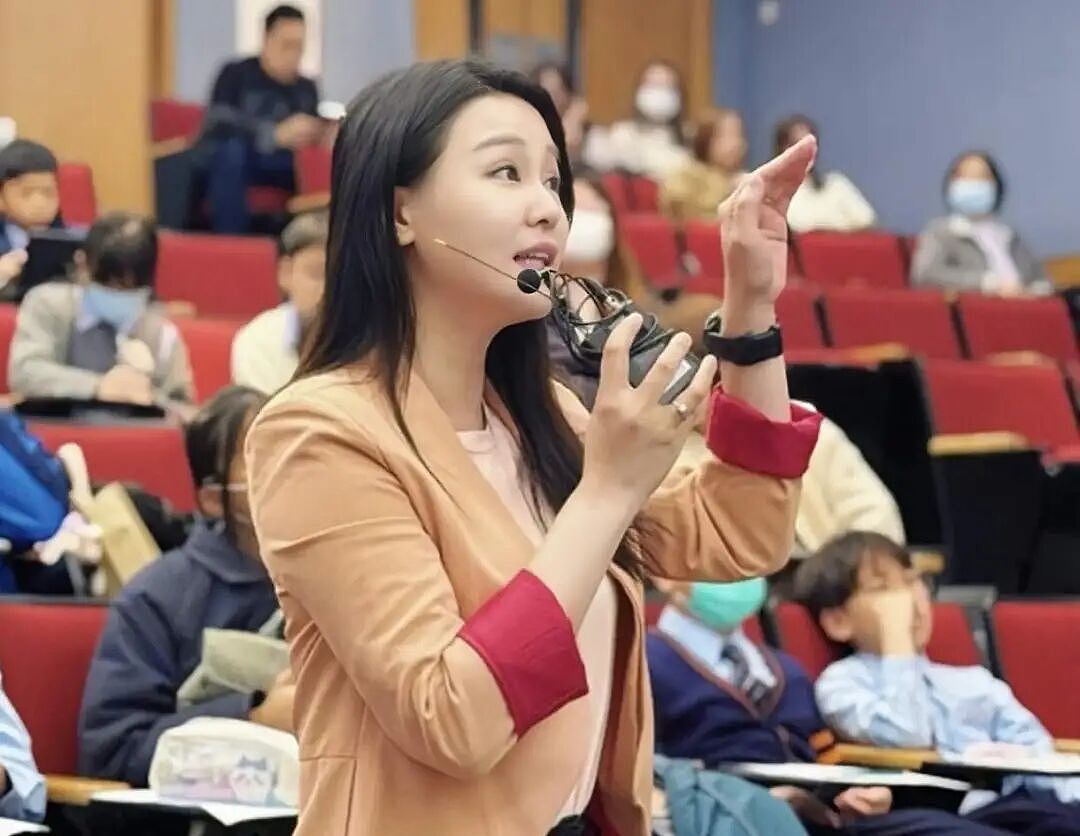 TVB知名女星转行从政，月收入稳定在7万港币，登豪华游轮晒泳装照（组图） - 5