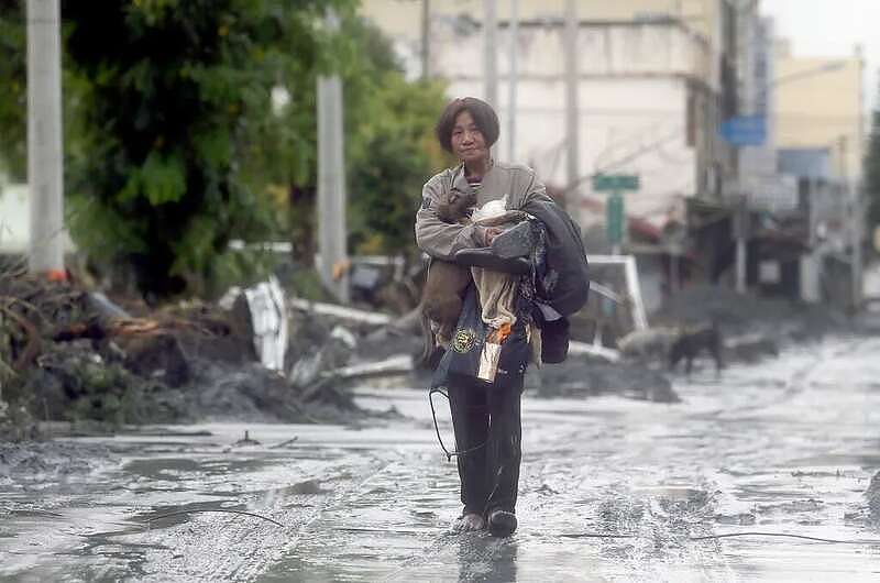 台湾花莲如世界末日，谁该负责？政坛却吵成一团（组图） - 1