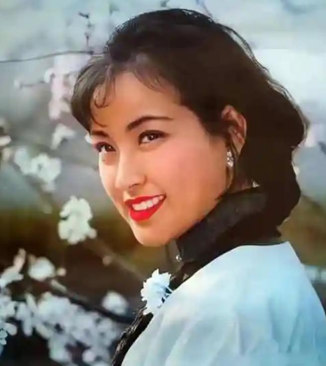 钱再多有什么用？74岁刘晓庆如今的现状，给所有中老年人提了个醒（组图） - 4