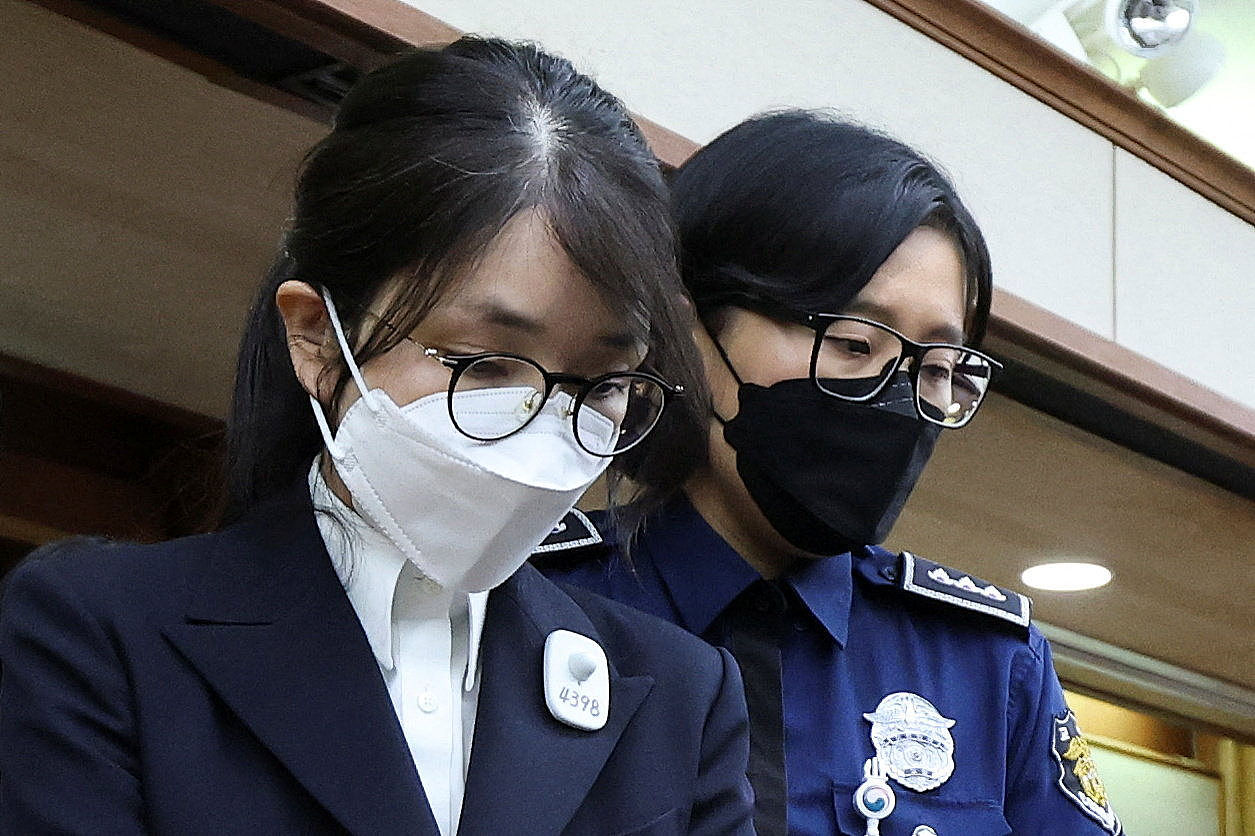 韩国宪政史首例!金建希以“前第一夫人”身分出庭,不法所得破10亿(组图) - 1