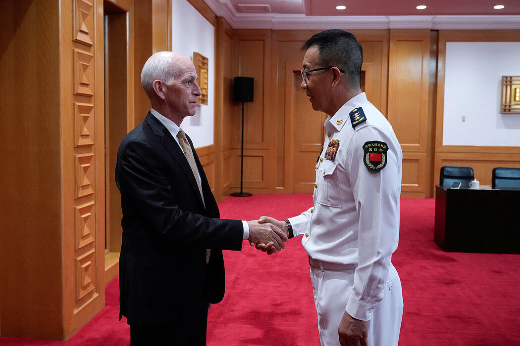 纽时：美议员代表团罕见访华，称美中缺乏军事沟通将“很危险”（组图） - 2