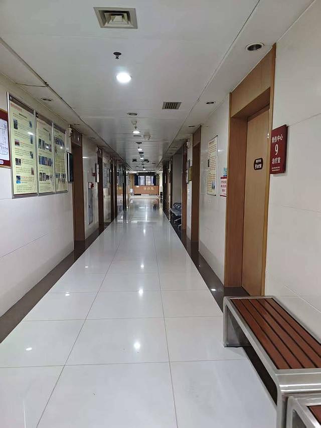 广州一骨科医生遇袭后医院升级安保措施，学生与患者：盼他早日康复（组图） - 2