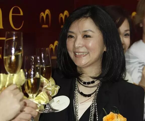 宣布终生单身！18岁公开恋情，两位天王为她痴迷，今男女通吃超爱玩？（组图） - 65