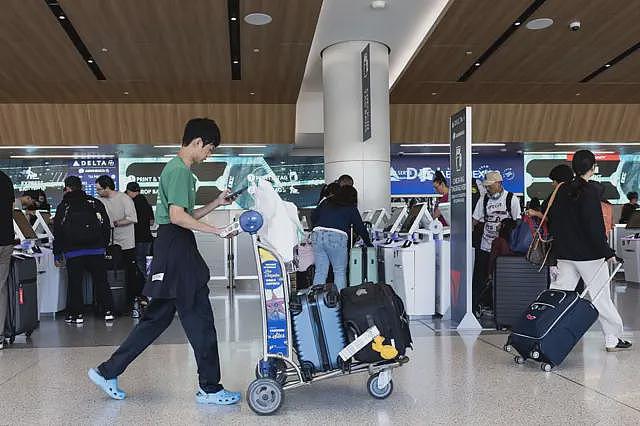 “H-1B难民”：特朗普政府“天价签证费”引发华人群体恐慌（组图） - 1