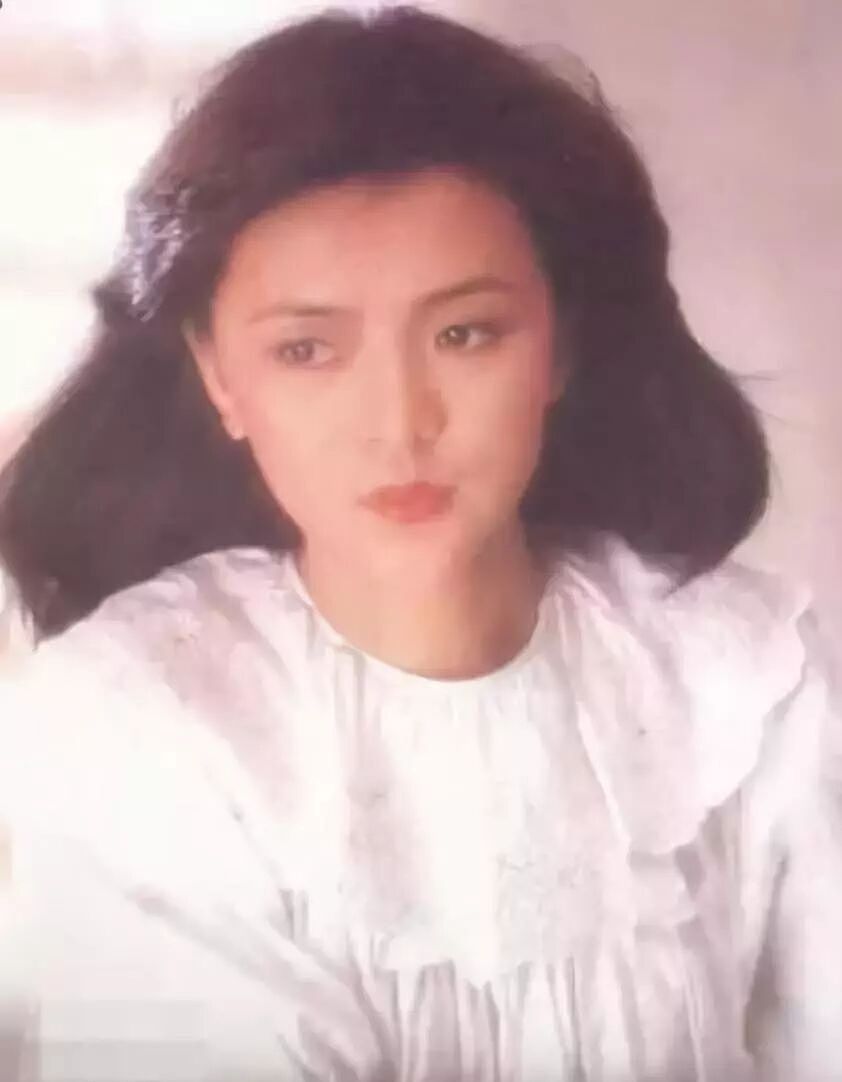 宣布终生单身！18岁公开恋情，两位天王为她痴迷，今男女通吃超爱玩？（组图） - 6