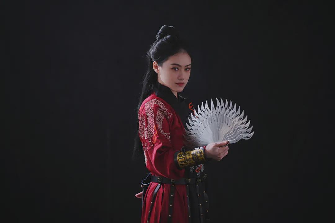 【社交】广西姑娘的武侠梦太飒了：复刻“暴雨梨花针”火爆全网，网友：穿越了我的女侠（组图） - 12