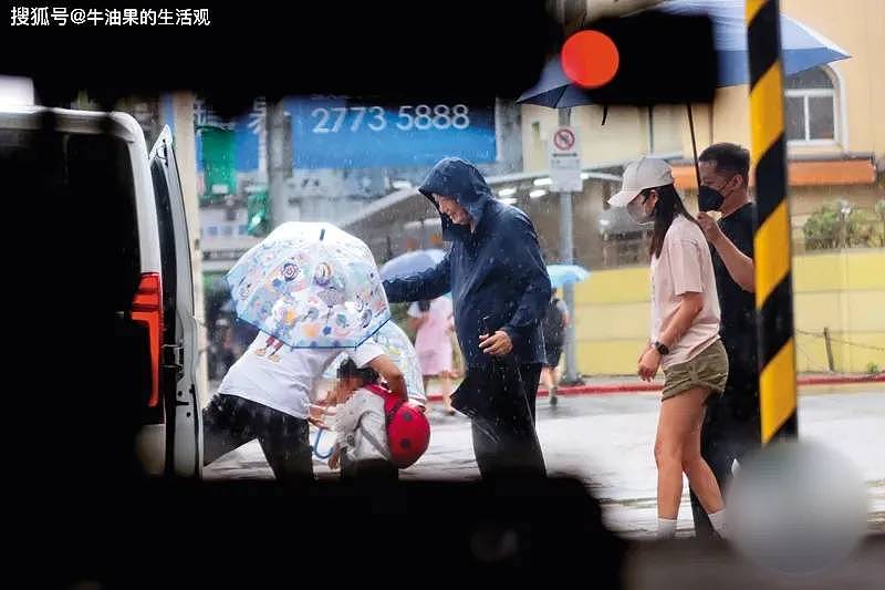 安以轩带娃看完病后泡夜店，与男性友人玩到凌晨（组图） - 9