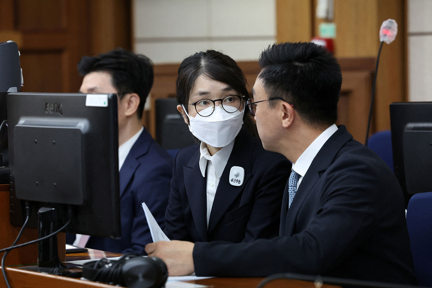 韩国宪政史首例!金建希以“前第一夫人”身分出庭,不法所得破10亿(组图) - 3