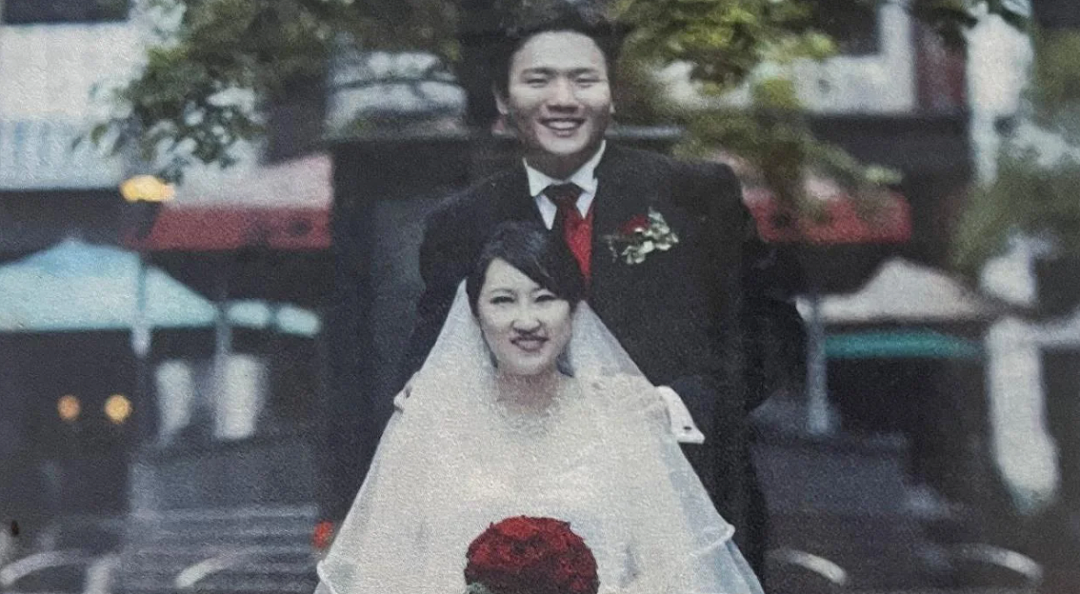 杀了两个亲生孩子，她精心打扮逃往海外！行李箱藏尸4年，直到拍卖才被人发现...（组图） - 3
