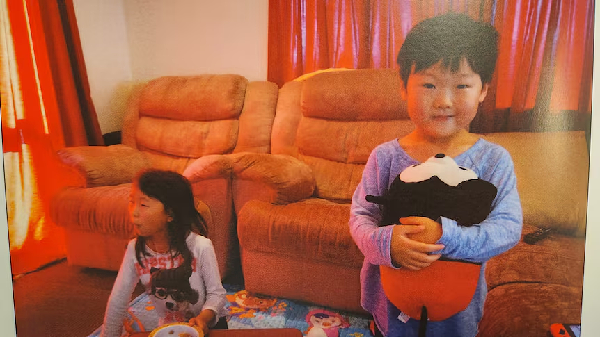 杀了两个亲生孩子，她精心打扮逃往海外！行李箱藏尸4年，直到拍卖才被人发现...（组图） - 11