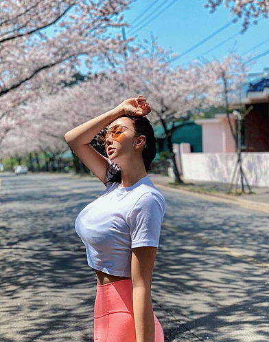 ​【美女】微胖妹子腿粗到爆，却俘获几十万直男，网友：这身材致命（组图） - 17