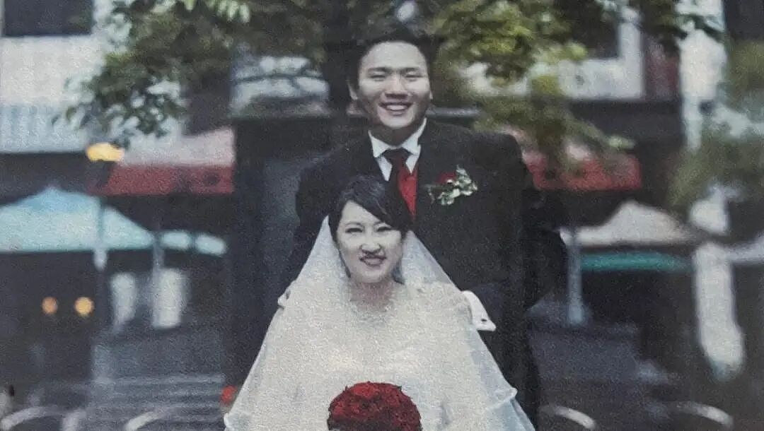 杀害儿女后，她精心打扮，从容逃往海外！新西兰夫妇买下她的“盲盒”，开箱瞬间崩溃（组图） - 8