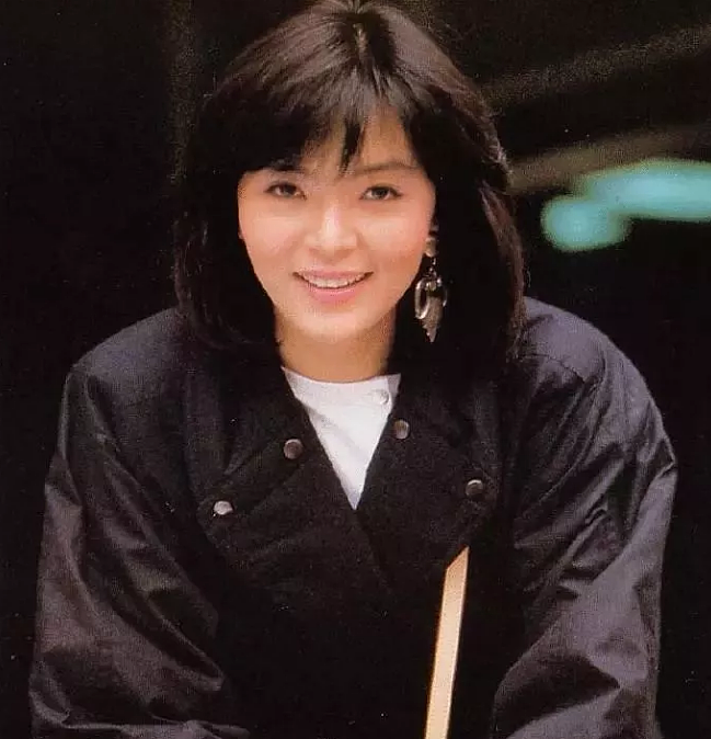 宣布终生单身！18岁公开恋情，两位天王为她痴迷，今男女通吃超爱玩？（组图） - 3