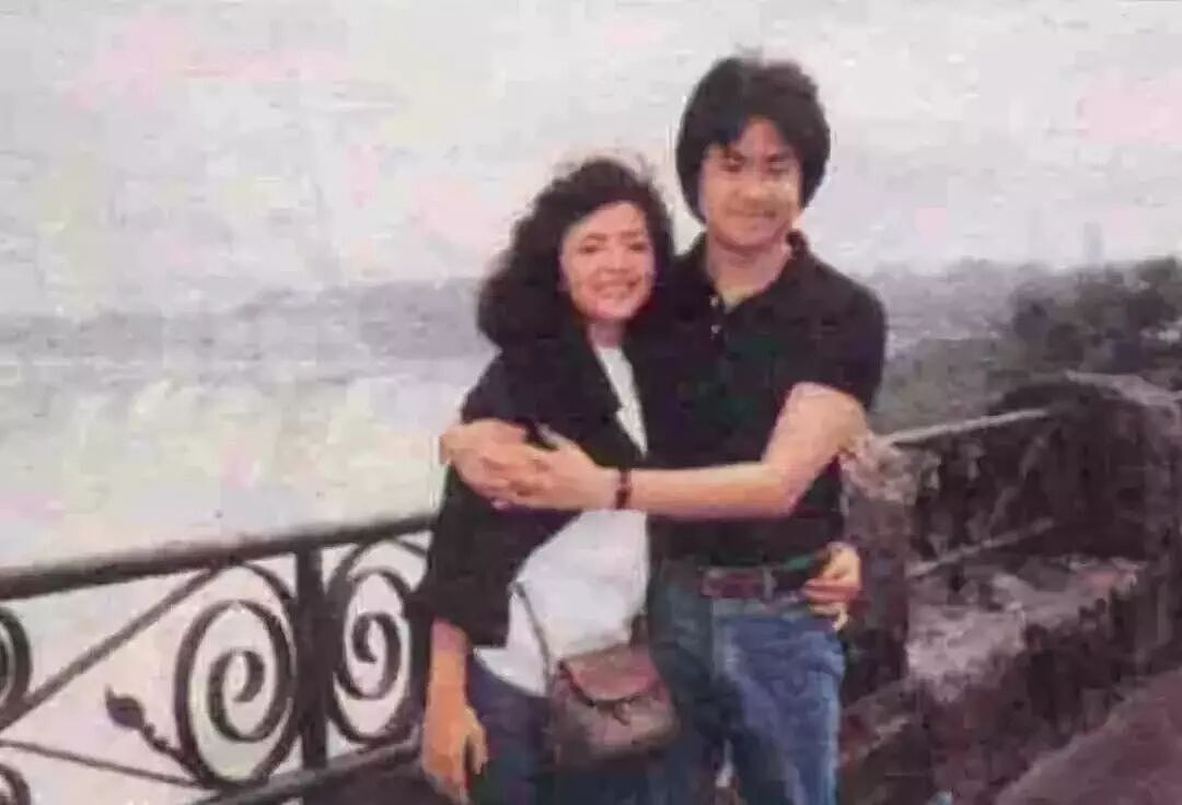 宣布终生单身！18岁公开恋情，两位天王为她痴迷，今男女通吃超爱玩？（组图） - 39