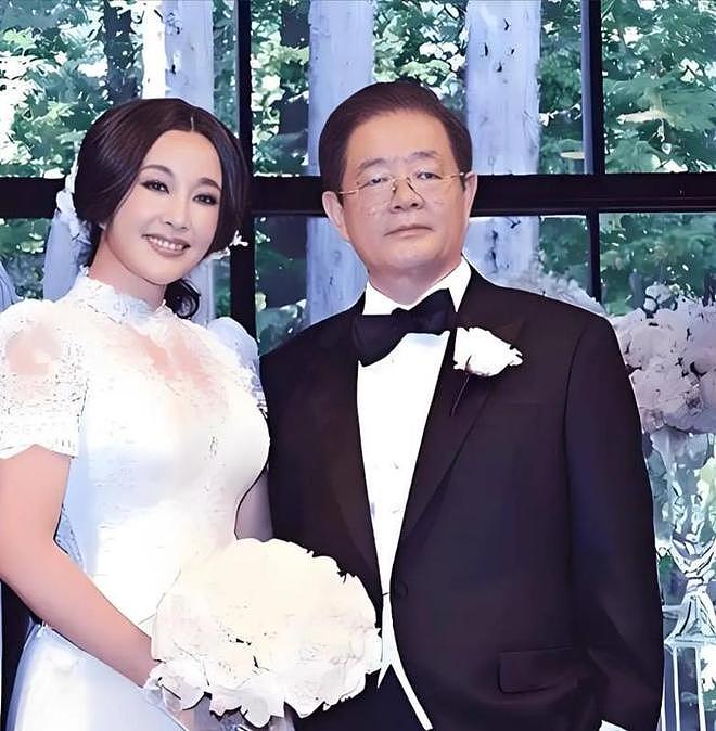 钱再多有什么用？74岁刘晓庆如今的现状，给所有中老年人提了个醒（组图） - 9