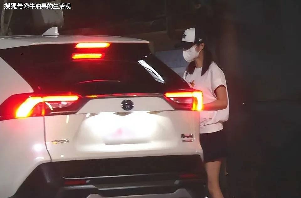 安以轩带娃看完病后泡夜店，与男性友人玩到凌晨（组图） - 5