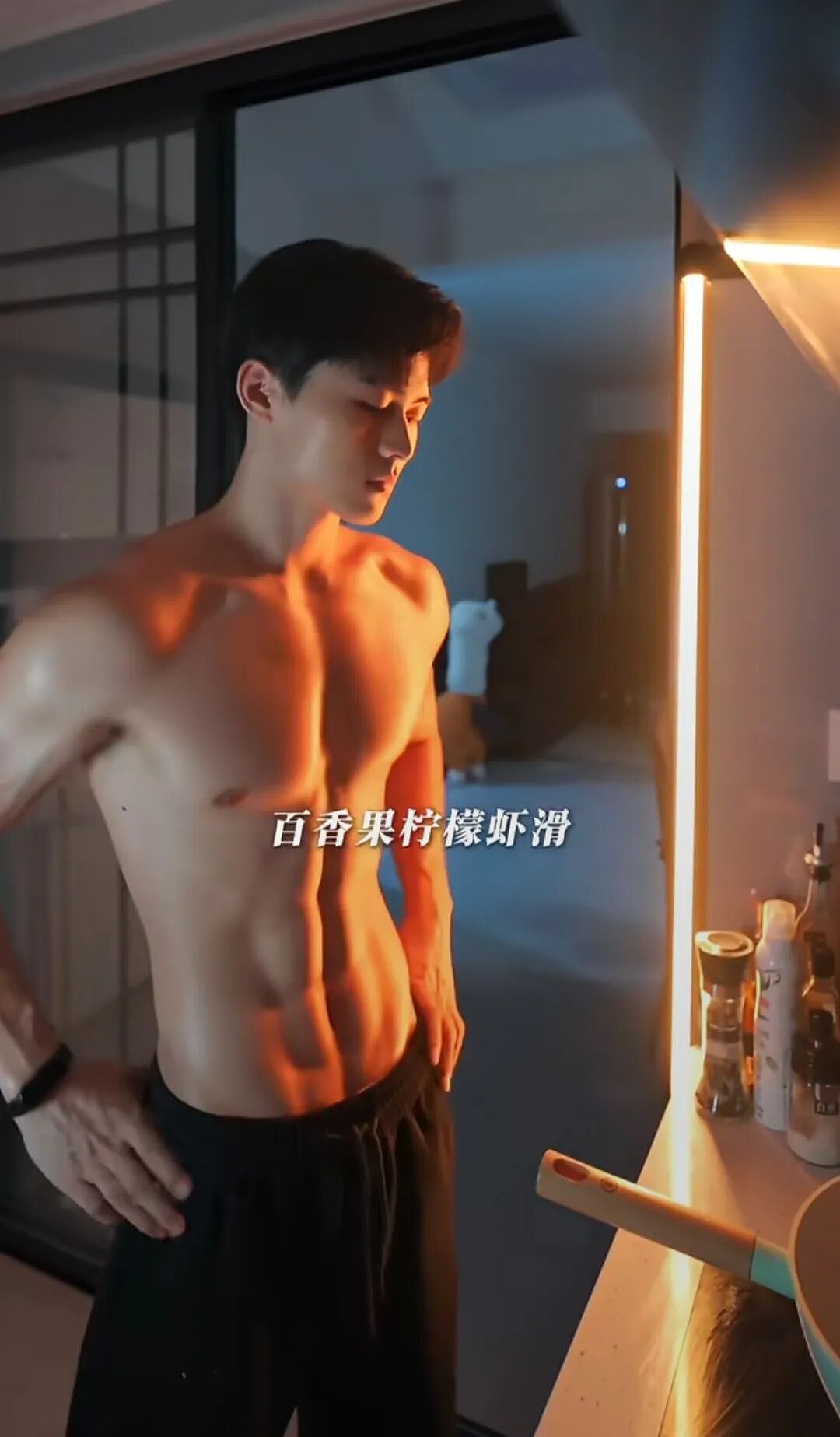 【帅哥】新晋美食擦边肌肉男,网友:别做饭了,做我吧...(组图) - 10