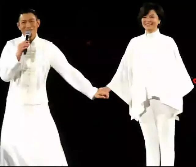 宣布终生单身！18岁公开恋情，两位天王为她痴迷，今男女通吃超爱玩？（组图） - 70
