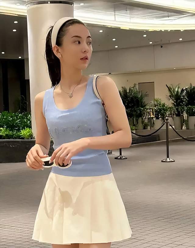 方媛挺孕肚现身月子中心，身后6人伺候，郭富城停工1月陪妻子待产（组图） - 14