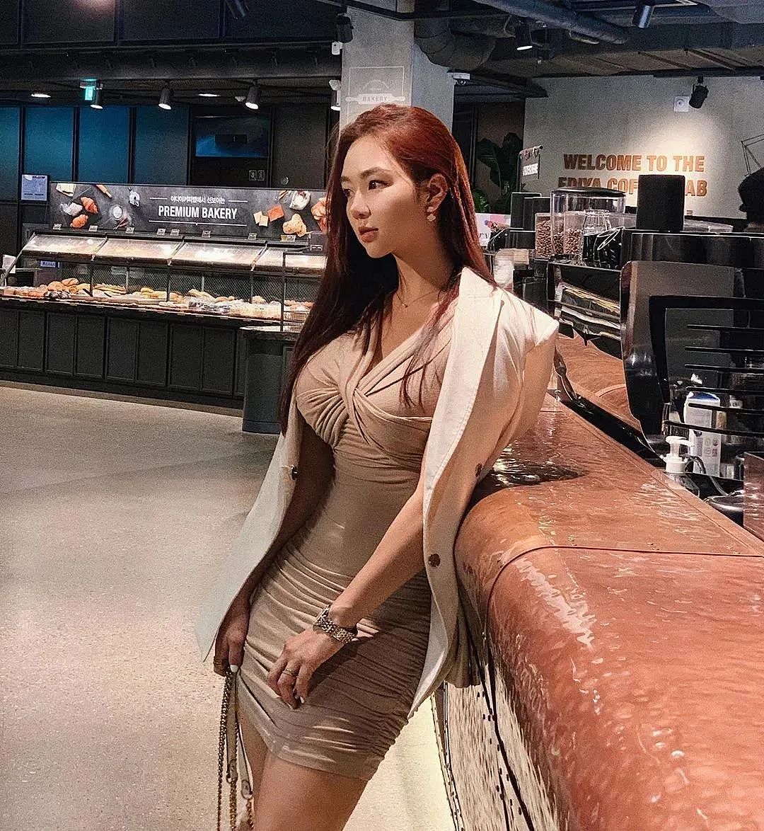 ​【美女】微胖妹子腿粗到爆，却俘获几十万直男，网友：这身材致命（组图） - 8