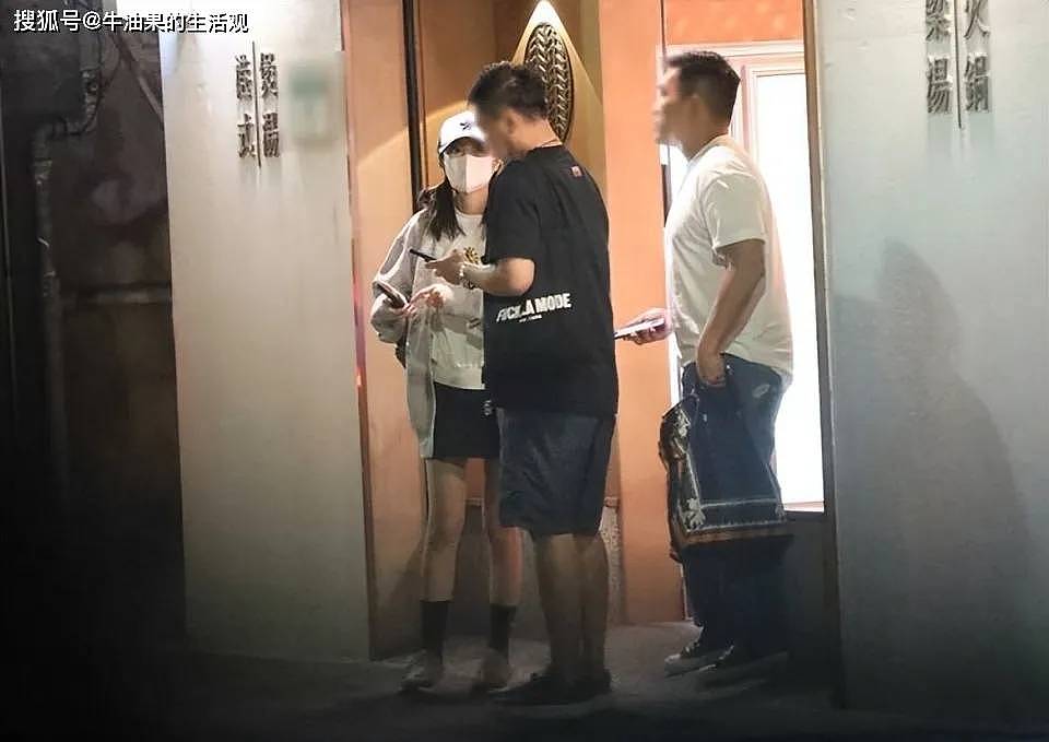 安以轩带娃看完病后泡夜店，与男性友人玩到凌晨（组图） - 3