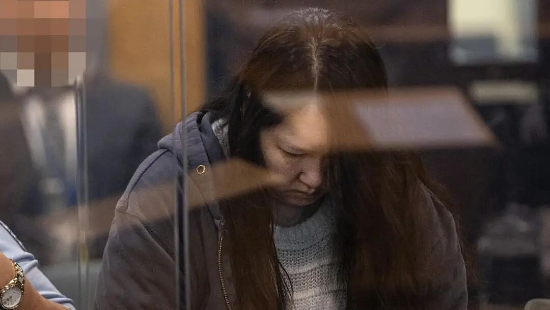 杀害儿女后，她精心打扮，从容逃往海外！新西兰夫妇买下她的“盲盒”，开箱瞬间崩溃（组图） - 17