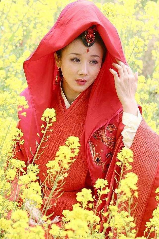 三代“古装第一美人”，吊打流量小花：蒋勤勤、陈红比美，谁赢了（组图） - 41