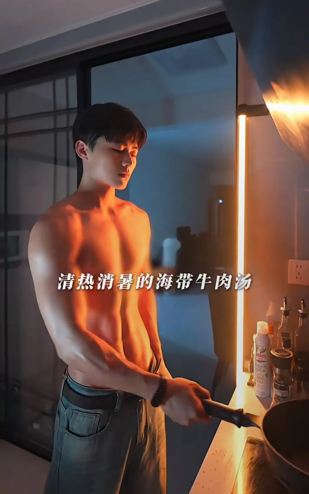 【帅哥】新晋美食擦边肌肉男,网友:别做饭了,做我吧...(组图) - 5