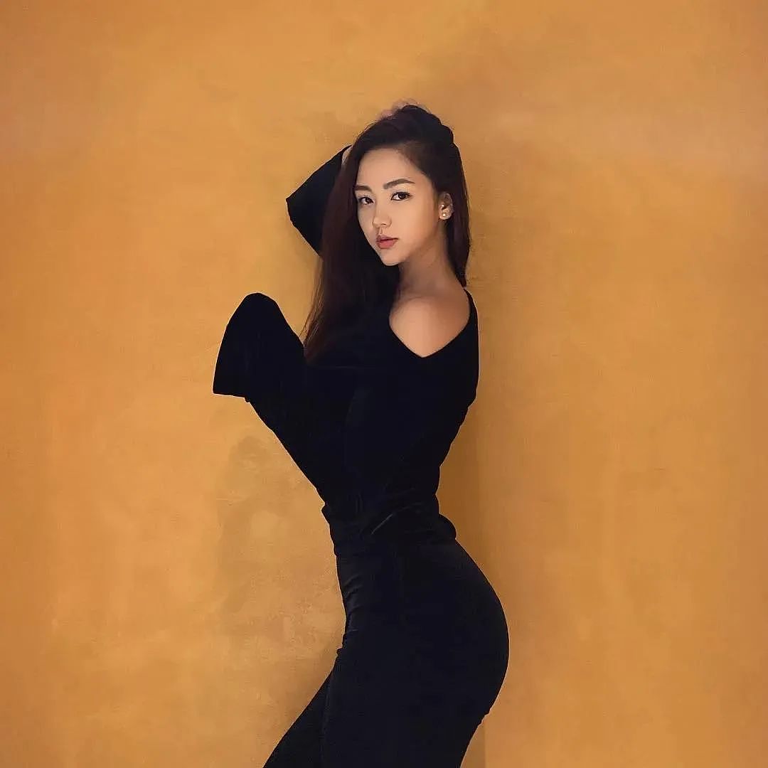 ​【美女】微胖妹子腿粗到爆，却俘获几十万直男，网友：这身材致命（组图） - 9