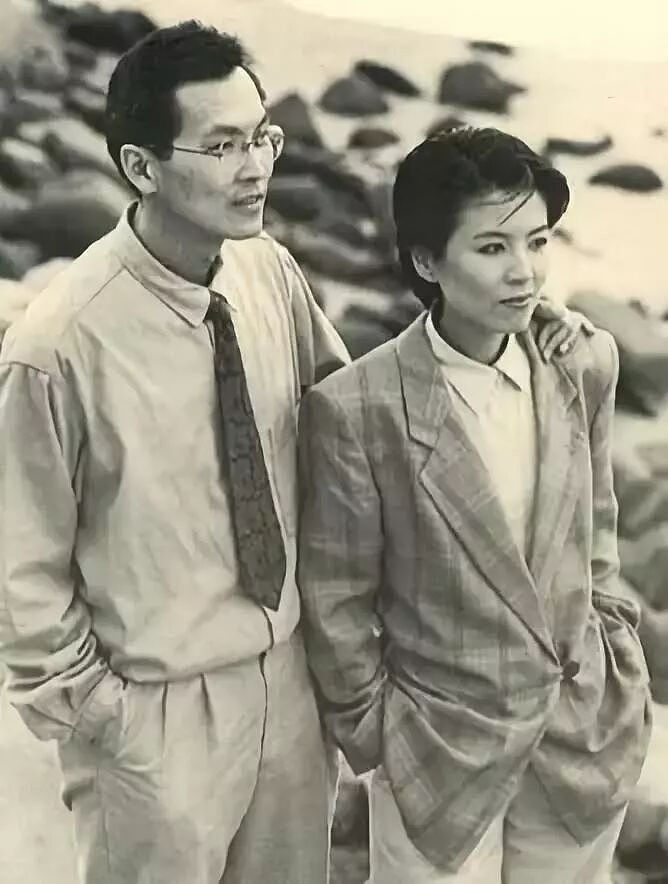 宣布终生单身！18岁公开恋情，两位天王为她痴迷，今男女通吃超爱玩？（组图） - 34