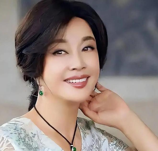 钱再多有什么用？74岁刘晓庆如今的现状，给所有中老年人提了个醒（组图） - 8