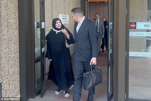 澳洲一对父母为逼女儿结婚，竟将女儿当狗一样，用链子拴起来殴打！（组图） - 4