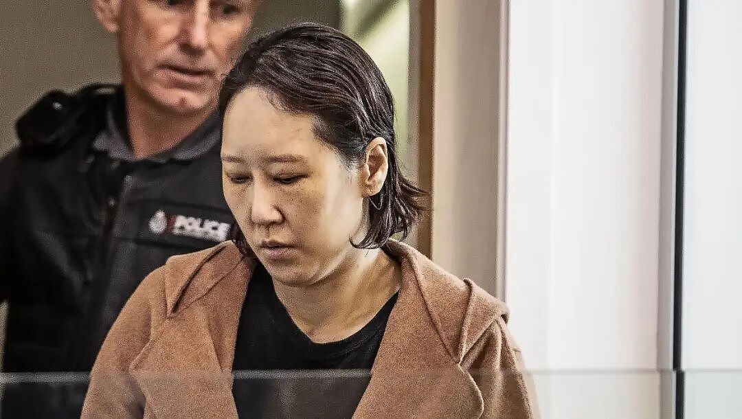 杀害儿女后，她精心打扮，从容逃往海外！新西兰夫妇买下她的“盲盒”，开箱瞬间崩溃（组图） - 15