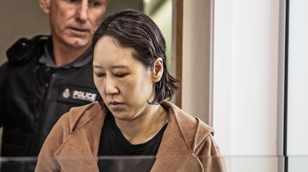 杀了两个亲生孩子，她精心打扮逃往海外！行李箱藏尸4年，直到拍卖才被人发现...（组图） - 10
