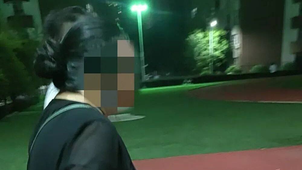 高校辅导员涉诈骗700万被拘,承诺“包入职”国企致上百学生受害(组图) - 1