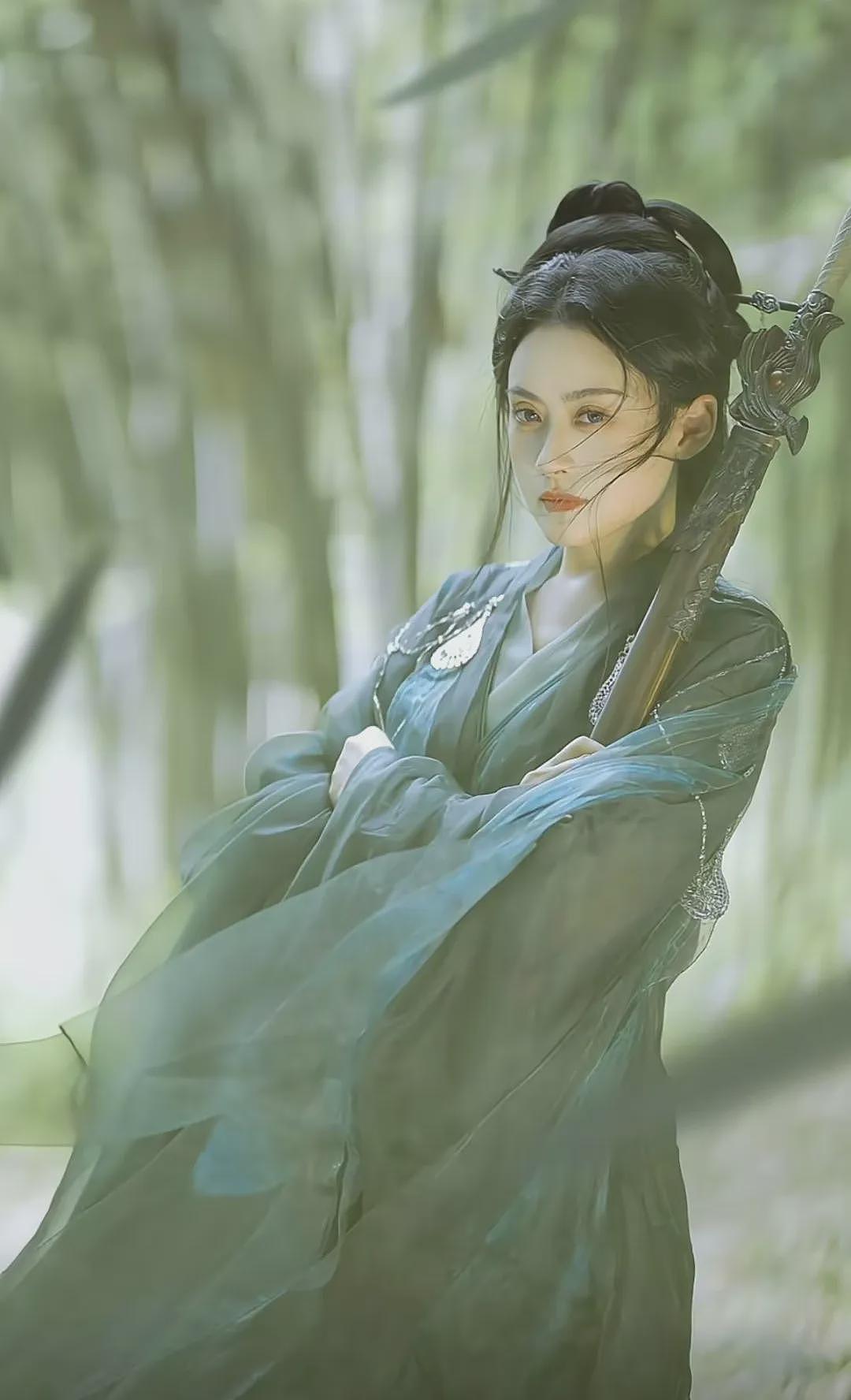 【社交】广西姑娘的武侠梦太飒了：复刻“暴雨梨花针”火爆全网，网友：穿越了我的女侠（组图） - 2