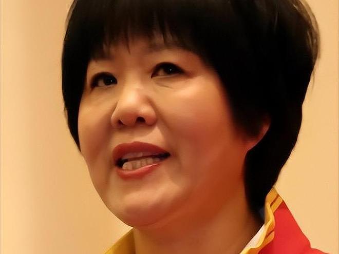 郎平回国仅6天，到上海探望周苏红前夫，桌上红包格外醒目（组图） - 10