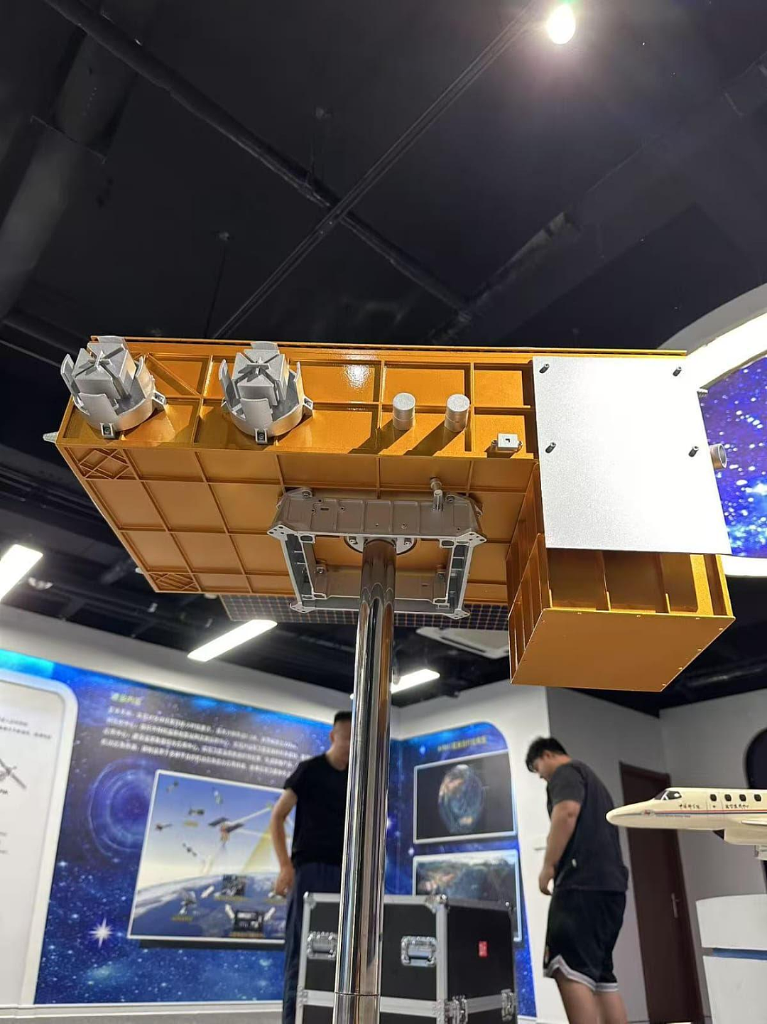 新加坡真的卷上天了，推出“太空葬”！骨灰飞宇宙、自带微信定位、首批席位只要$18888（组图） - 4