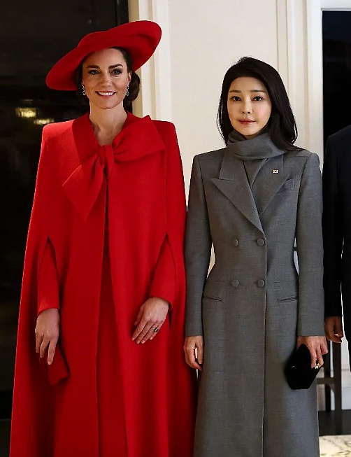 韩前总统夫人被捕后首露面！面容憔悴还长白发，再被扒陪酒受贿丑闻（组图） - 14