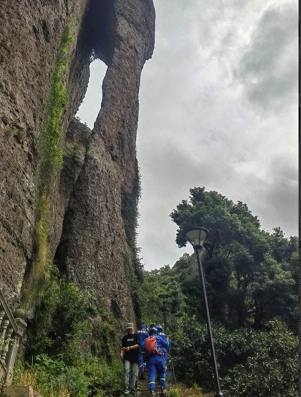男老师登山失联已遇难，尸体腐烂死状凄惨（组图） - 3