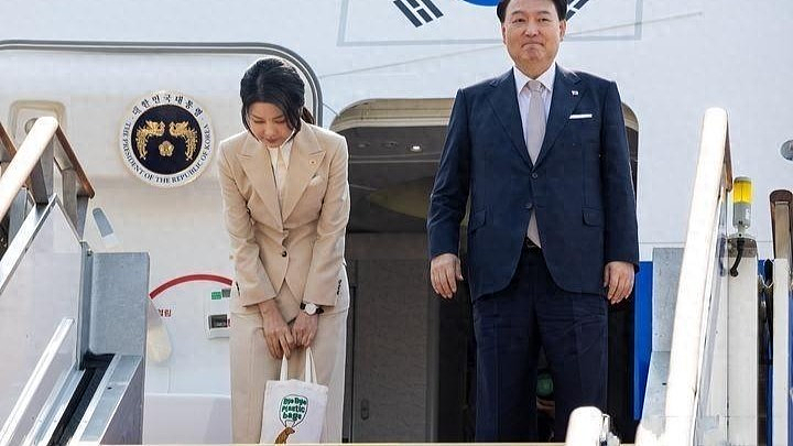韩前总统夫人被捕后首露面！面容憔悴还长白发，再被扒陪酒受贿丑闻（组图） - 26