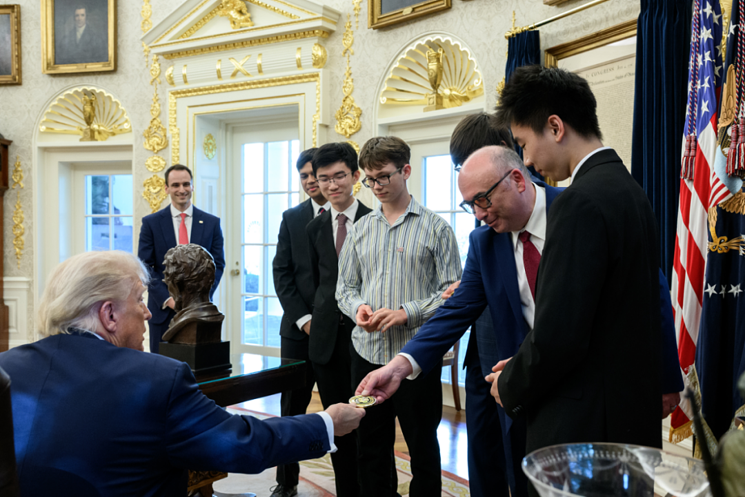 美国物理奥赛夺冠反遭MAGA网暴，队员华裔+俄裔+印裔，网友：离开移民美国啥也不是（组图） - 7
