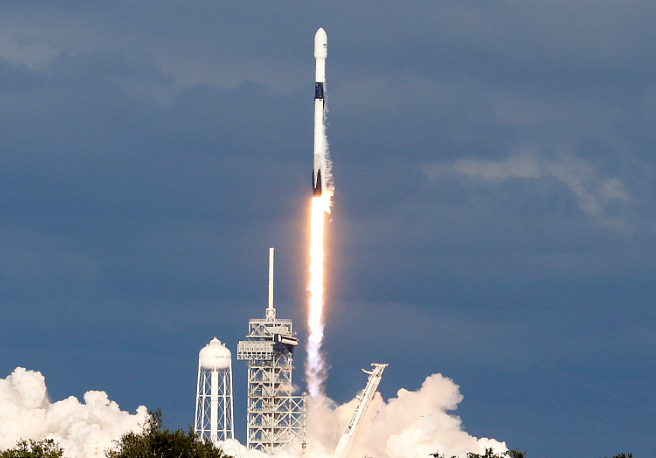 新加坡真的卷上天了，推出“太空葬”！骨灰飞宇宙、自带微信定位、首批席位只要$18888（组图） - 5